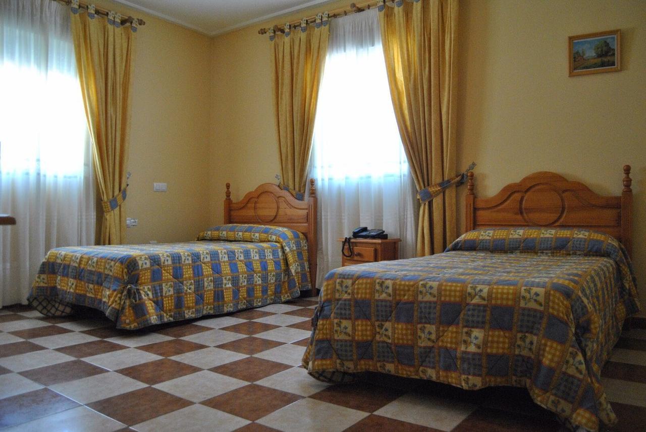 Hotel Las Dehesas Navalvillar de Pela Luaran gambar